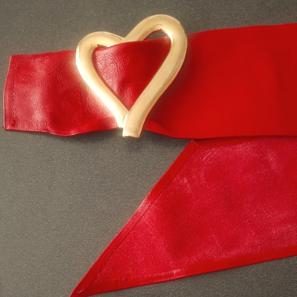 Express Accessories - Belt Heart shape 44" long